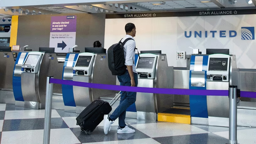 United Airlines baggage check ticket counter