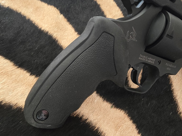 Taurus Raging Hunter revolver 454 Casull