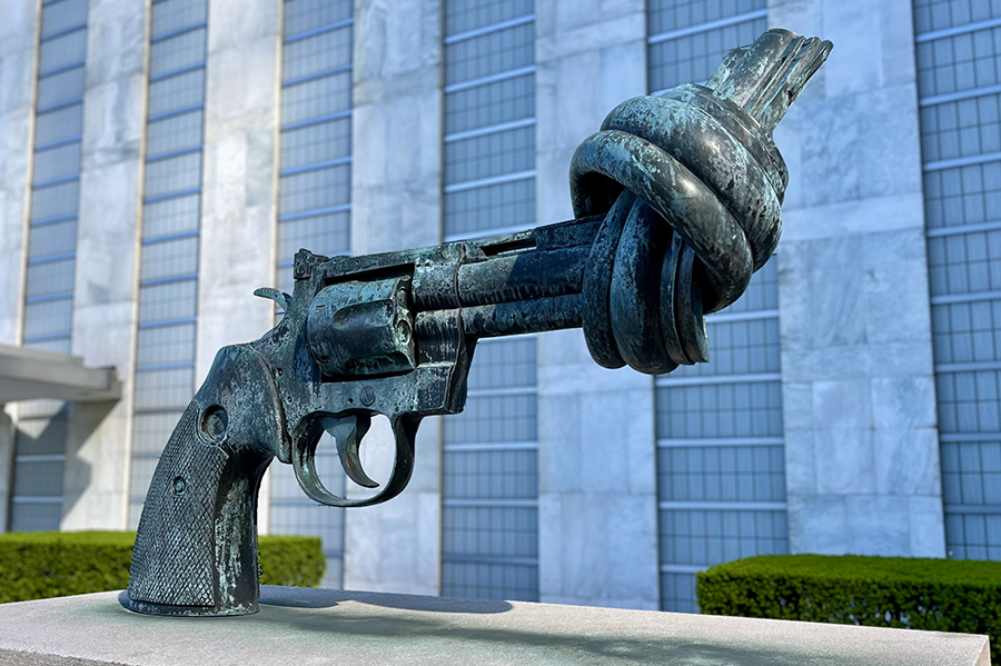 un non violence gun sculpture feat